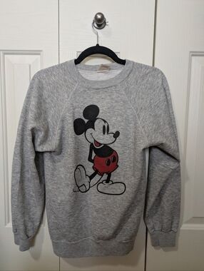 Vintage Disney Gray Crewneck Sweatshirt with Mickey Mouse Graphic